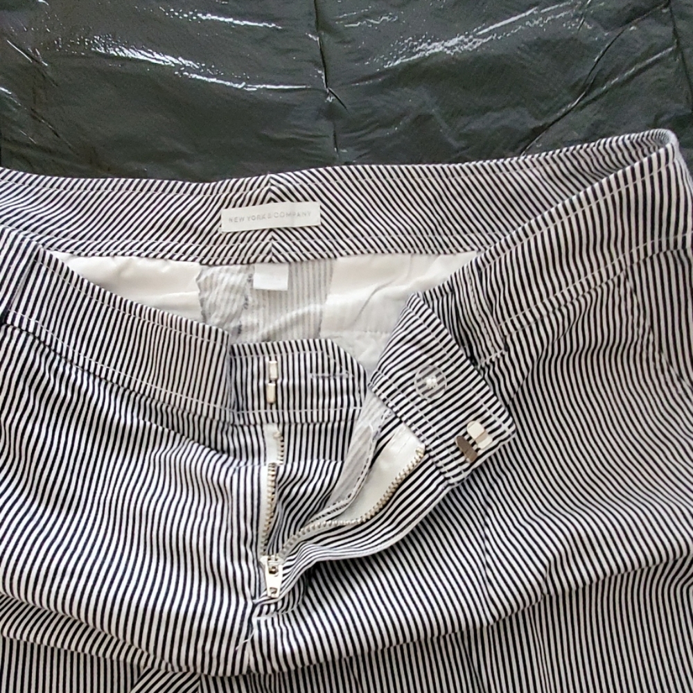 Shorts - Picture 2 of 3